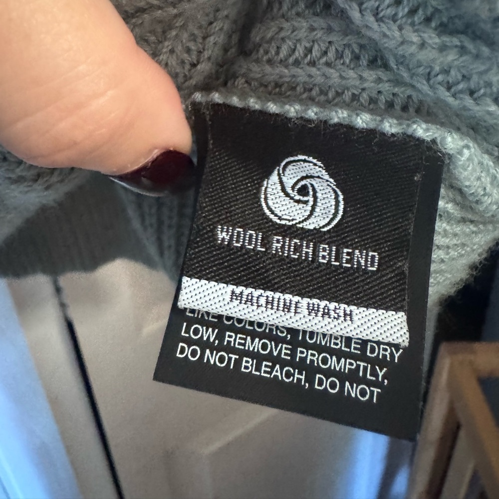 Vuori  Alps Crew Neck Sweater. Small - Picture 7 of 8